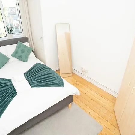 Apartment Golden Maisonette Next To Camden Town With Private Parking *