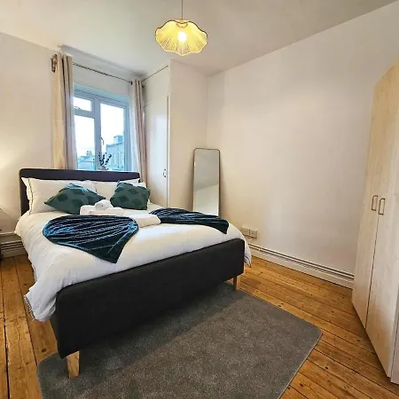 Golden Maisonette Next To Camden Town With Private Parking Apartment London
