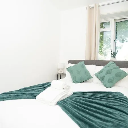 Golden Maisonette Next To Camden Town With Private Parking * London