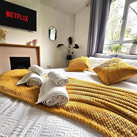 Golden Maisonette Next To Camden Town With Private Parking Apartment London