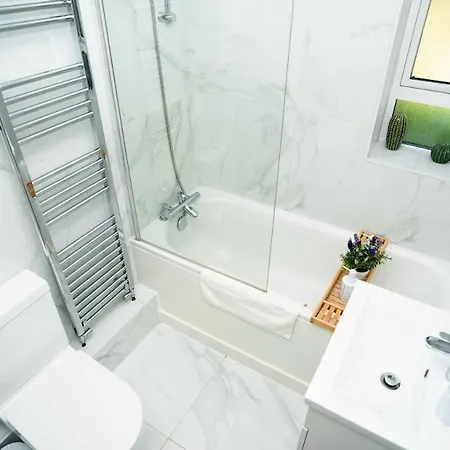 Golden Maisonette Next To Camden Town With Private Parking *