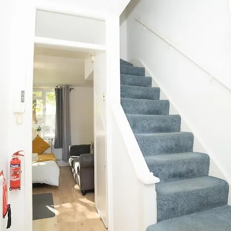 Golden Maisonette Next To Camden Town With Private Parking * London