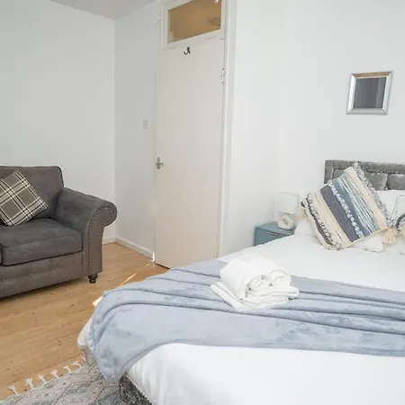Golden Maisonette Next To Camden Town With Private Parking