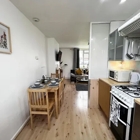 Golden Maisonette Next To Camden Town With Private Parking *