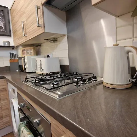 דירה Stylish Modern Escape 2 Bed ברומלי