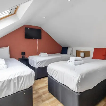 Experience Comfort & Style Cosy Private In Roundway