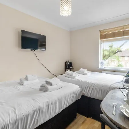 Apartment Experience Comfort & Style Cosy Private In Roundway London