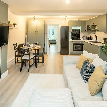 Stunning 1 Bed Luxury Garden Apartment London