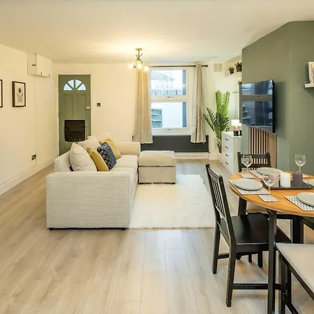 Stunning 1 Bed Luxury Garden *