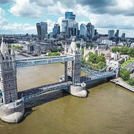 Stunning 1 Bed Luxury Garden London