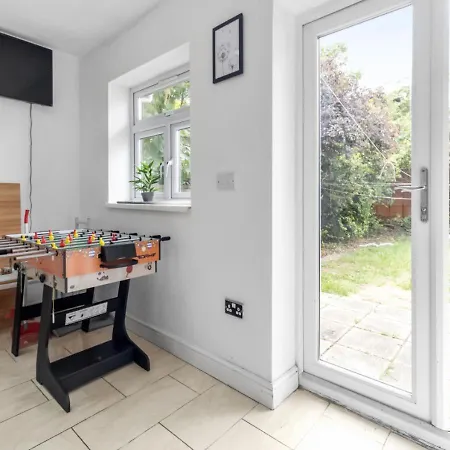Experience Comfort & Style Cosy Private In Roundway *
