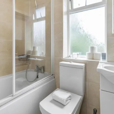 Apartment Experience Comfort & Style Cosy Private In Roundway