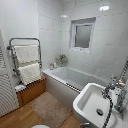 Cozy In Prime Location Holiday home London