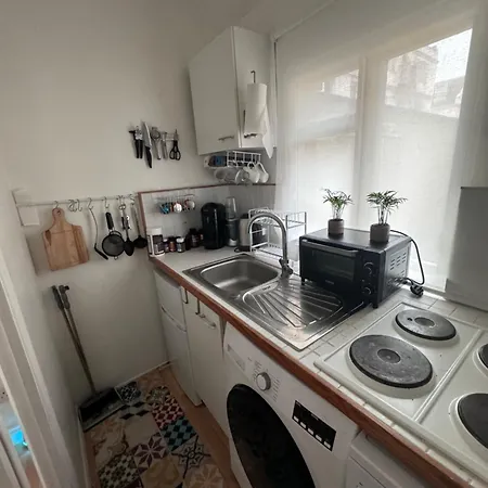 Cozy In Prime Location *