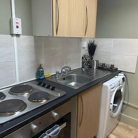 2 Bedroom In Greater Apartment London