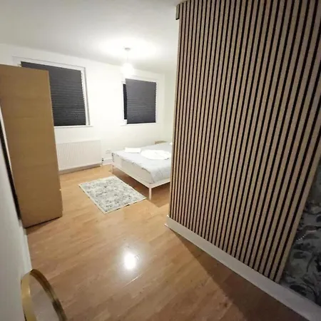 Apartment 2 Bedroom In Greater London