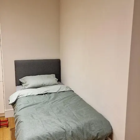 Apartment London Near Train Station Ealing