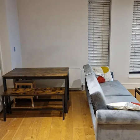 Apartment London Near Train Station *