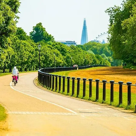 Apartment Hyde Park London