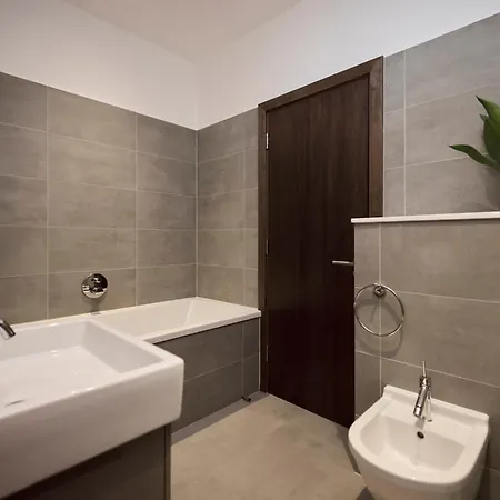 The Hamilton Gardens Hideaway - Modern 4bdr With Garden Apartment *