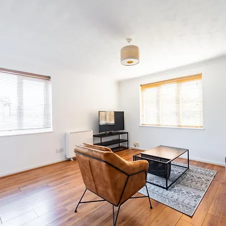 Capital Modern Two Bedroom In Wimbledon Apartment *