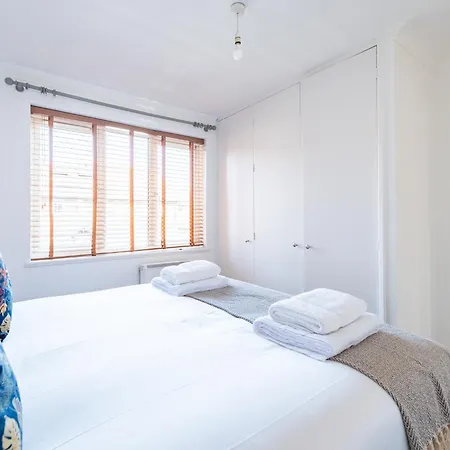 Apartment Capital Modern Two Bedroom In Wimbledon London