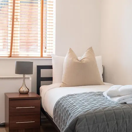 Capital Modern Two Bedroom In Wimbledon Apartment