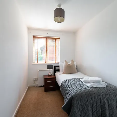 Capital Modern Two Bedroom In Wimbledon