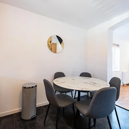 Apartment Capital Modern Two Bedroom In Wimbledon *