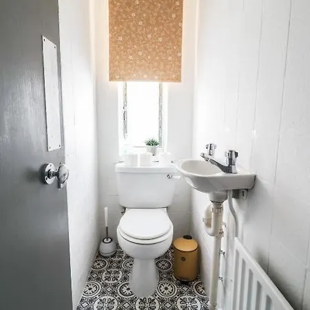 Urban Oasis Bed & Breakfast *