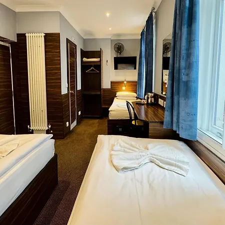 Crestfield Hotel