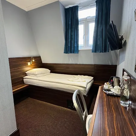Crestfield Hotel 2*