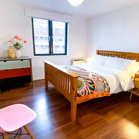 2 Bed Shoreditch With Parking Apartment