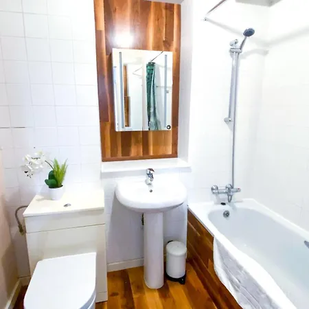 2 Bed Shoreditch With Parking Apartment *