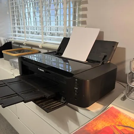 Garden Oasis Apartment: Central, Private & Parking Apartment London