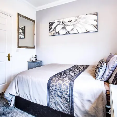 Charming 2br Flat In The Heart Of