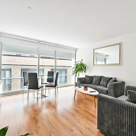 Lovely 2-Bed, Sleeps 6, Near Stratford Station & Abba Voyage, * Londres