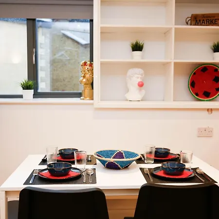 New Luxury In Location Next To Shops, Cafes, Bars & Metro 아파트 런던
