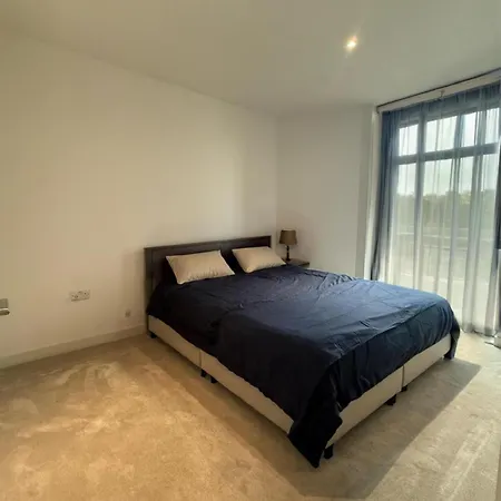 Apartment River View Balcony Spacious 1 Bed Xl Sofa & Tv *
