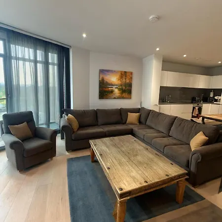 Apartment River View Balcony Spacious 1 Bed Xl Sofa & Tv *