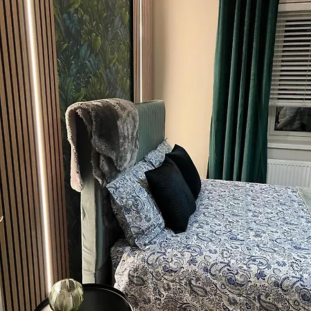 Spacious & Modern Family Gem Apartment London