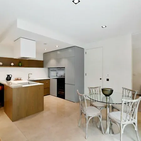 4 Million Pound Mayfair Parklane Large Luxury Sleeps 6 120sqm