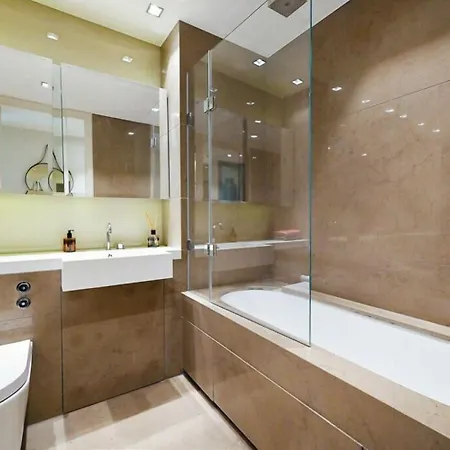 4 Million Pound Mayfair Parklane Large Luxury Sleeps 6 120sqm Apartment *