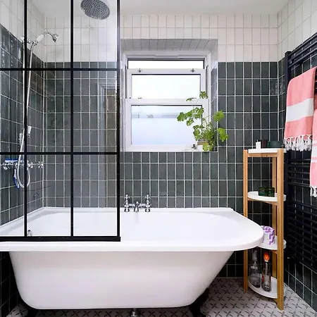 Charming & Modern House In