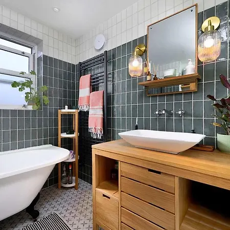 Charming & Modern House In Holiday home *