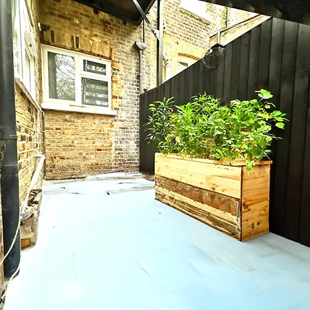 Stylish Kennington Near Tube With King Bed And Garden Apartment