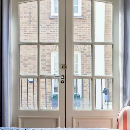Homestay Luxury 2 Bedroom House Near Mayfair - Prime Location