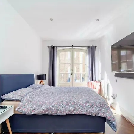 Homestay Luxury 2 Bedroom House Near Mayfair - Prime Location *