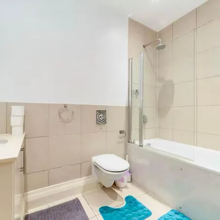 Homestay Luxury 2 Bedroom House Near Mayfair - Prime Location *