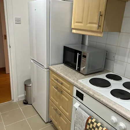 Luxurious 2 Bedroom Flat Britannia Village * London